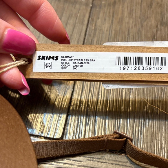 NWT SKIMS Ultimate Jasper Strapless Pushup Bra 30c - Picture 2 of 3